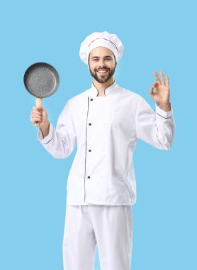 Yakışıklı erkek Şef renk arka plan üzerinde