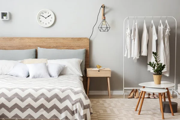 Yer şık iç mekanlara büyük yatakta