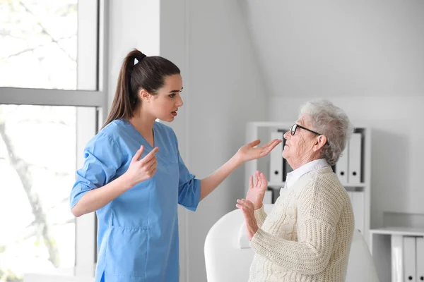 Medical worker mistreating senior woman in nursing home — Stock Photo, Image