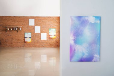 Modern sanat galerisinin içi