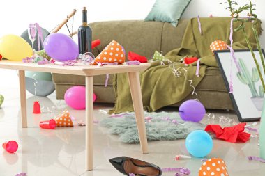 Partiden sonra odanın içi.