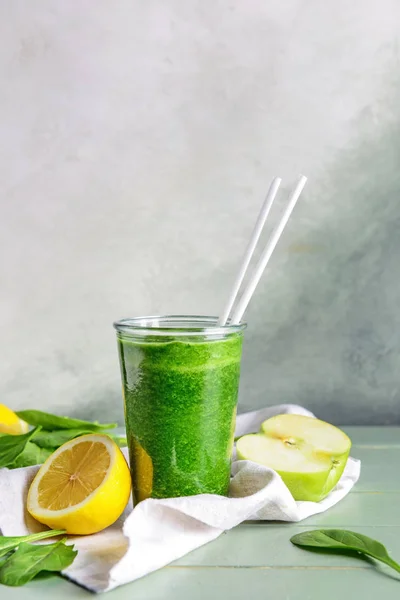 Glass of fresh smoothie on wooden table — Stock Photo, Image