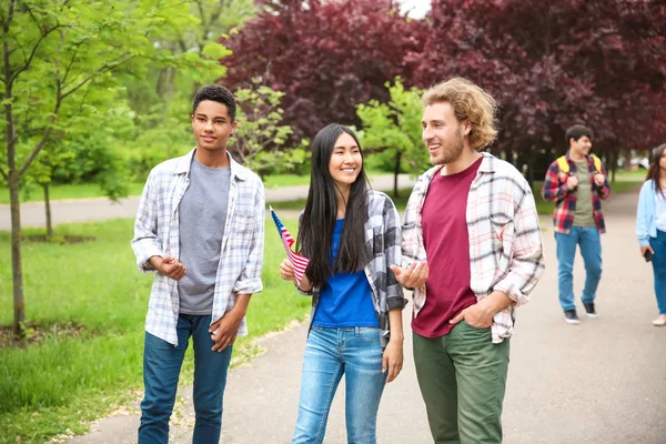 Group of students with USA flag outdoors — Stock Photo, Image