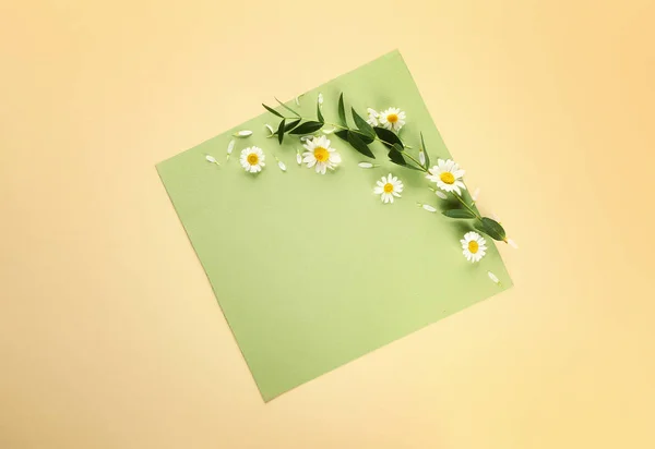 Beautiful fresh flowers and blank card on color background — Stock Photo, Image