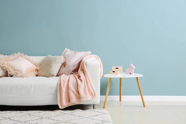 Interior of room with comfortable sofa near color wall — Stock Photo, Image