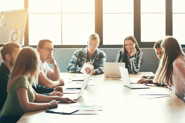 Colleagues during business meeting in office — Stock Photo, Image