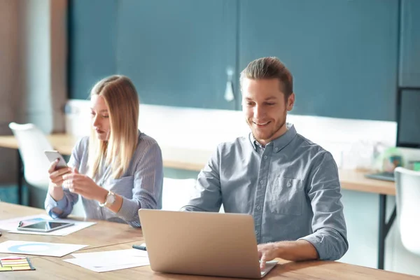 Young people having business meeting in modern office — Stock Photo, Image