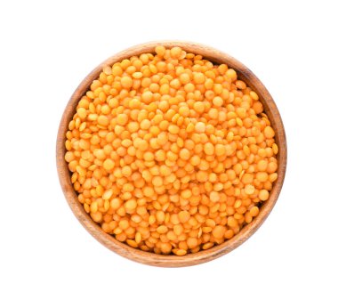 Beyaz arkaplanda çiğ mercimek