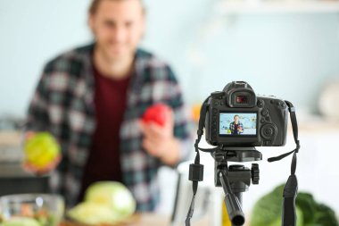 Gıda blogger evde video kayıt