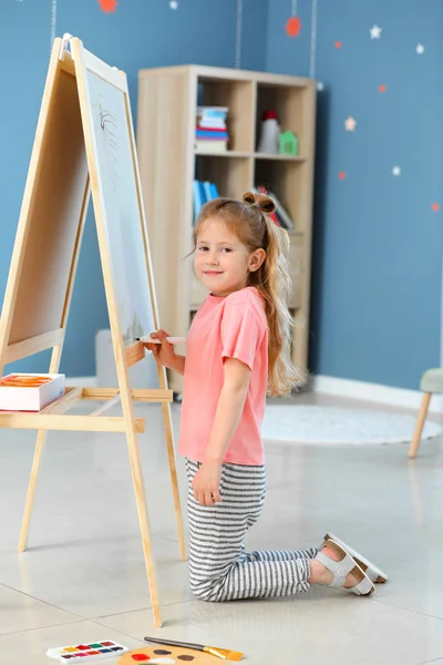 Cute little girl drawing at home — Stock Photo, Image