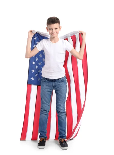 Lindo chico con bandera nacional de EE.UU. sobre fondo blanco — Foto de Stock