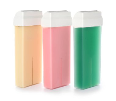 Beyaz arka planda saç çıkarma için balmumu ile Kartuşlar