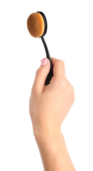 Weibliche Hand mit Make-up-Pinsel auf weißem Hintergrund — Stockfoto