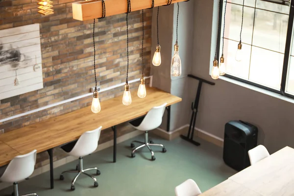 Modern ofisteki konferans salonu.