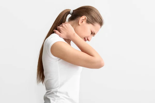 Young woman suffering from neck pain on white background — Stock Photo, Image