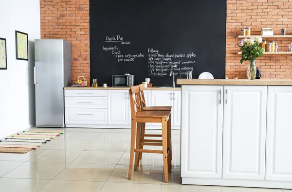 Interno della moderna cucina confortevole — Foto Stock