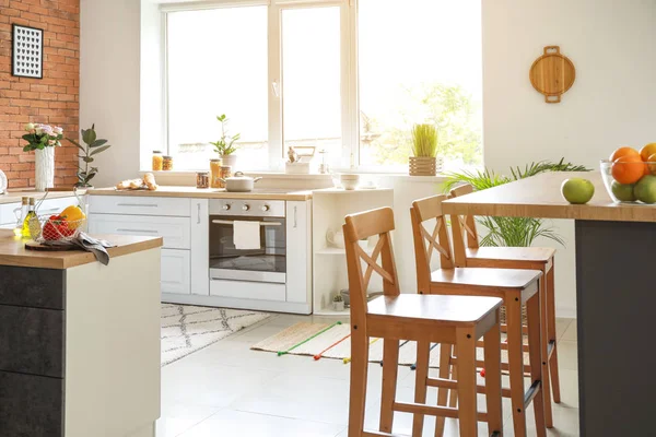 Interior de la cocina moderna y cómoda — Foto de Stock