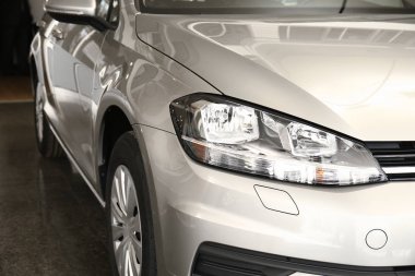 Modern showroom şık araba, closeup