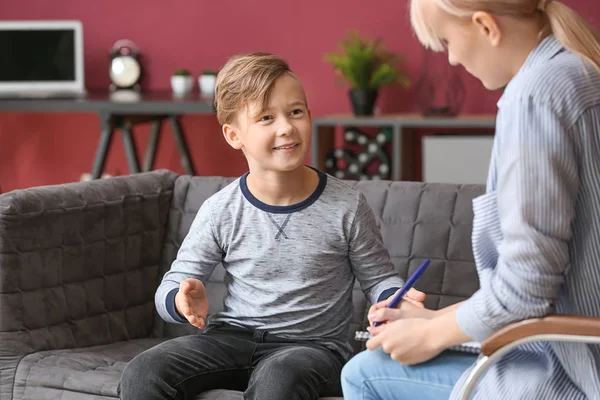 Female psychologist working with little boy in office — Stock Photo, Image