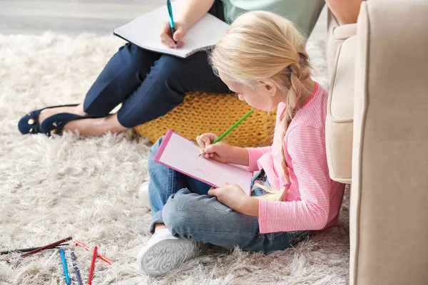 Little girl drawing picture at psychologist's office — Stock Photo, Image