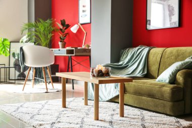 Modern konforlu odanın içi