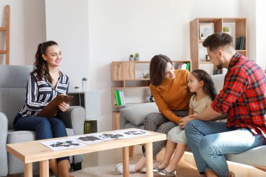Ofiste aile misafiri psikolog