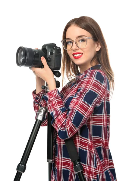 Młoda kobieta fotograf na białym tle — Zdjęcie stockowe
