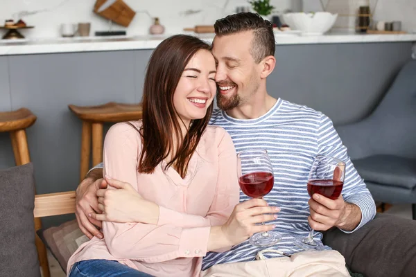 Happy couple drinking wine at home — Stock Photo, Image