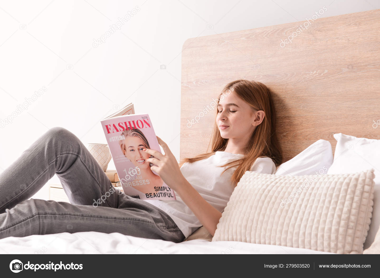  Bedroom Canvas Wall Art Girl Reading Fashion Magazine