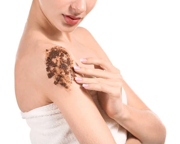 Young woman applying body scrub against white background, closeup — Stock Photo, Image