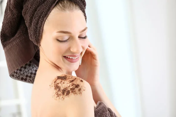 Young woman with body scrub on her body at home — Stock Photo, Image