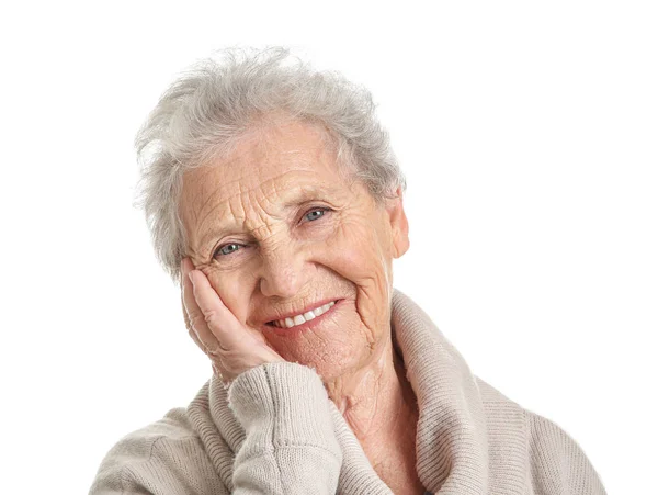 Porträt einer Seniorin auf weißem Hintergrund — Stockfoto