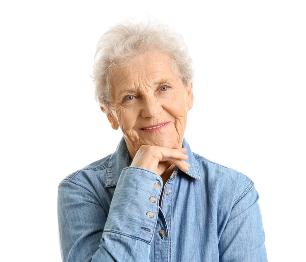Retrato de mulher idosa no fundo branco — Fotografia de Stock