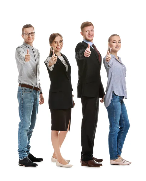 Grupo de jóvenes empresarios mostrando gesto de pulgar hacia arriba sobre fondo blanco — Foto de Stock