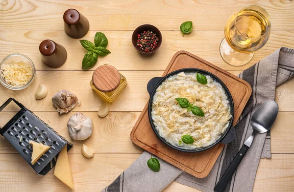 Frying pan with tasty risotto on wooden table — Stock Photo, Image