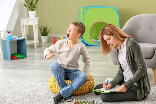 Female psychologist working with boy suffering from autistic disorder — Stock Photo, Image