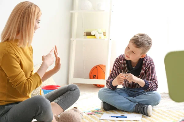 Female psychologist working with boy suffering from autistic disorder — Stock Photo, Image