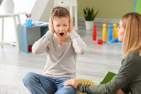 Female psychologist working with boy suffering from autistic disorder — Stock Photo, Image