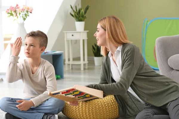 Female psychologist working with boy suffering from autistic disorder — Stock Photo, Image
