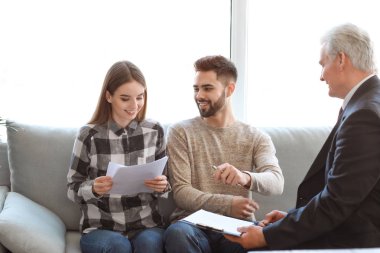 Ofiste noter ile çift toplantı