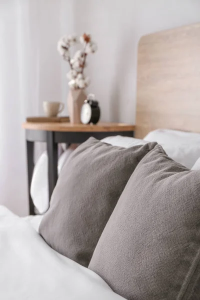 Comfortable bed in light room — Stock Photo, Image