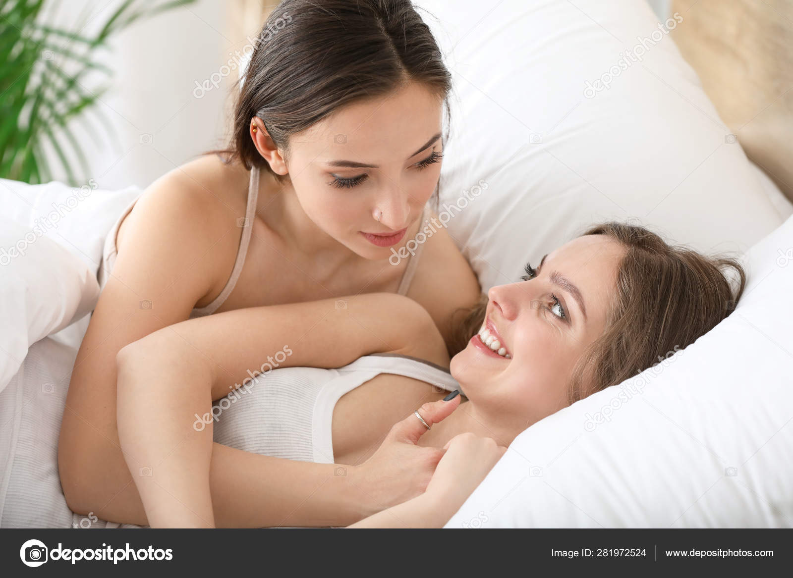 Орыстың қыздары сендерді пиздаларын жалап, аузына сийуге мәжбүрлейді