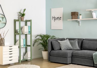 Modern odanın iç mimarisi.