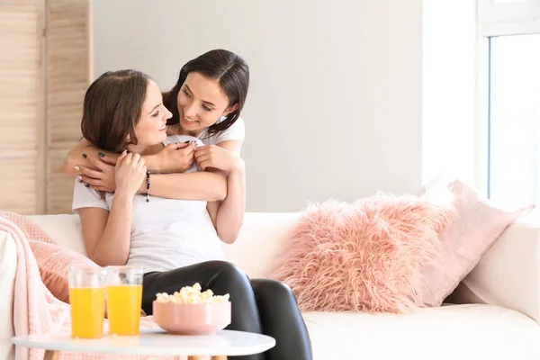 Happy lesbian couple at home — Stock Photo, Image