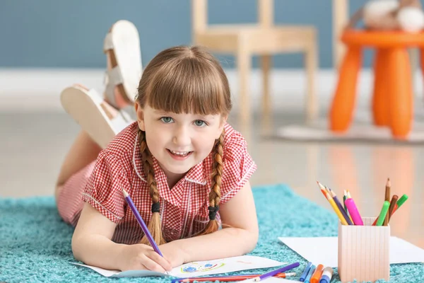 Cute little girl drawing at home — Stock Photo, Image