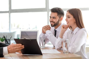 Ofiste noter ile çift toplantı