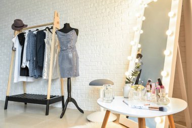 Modern soyunma odasının içi