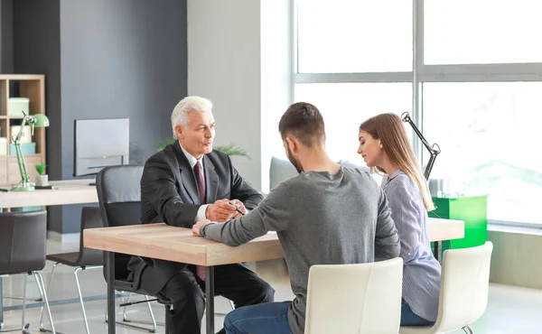 Couple meeting with notary public in office — Stock Photo, Image