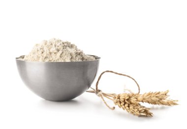 Beyaz zemin üzerine un kase