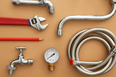 Renk arka planda tesisat öğeleri kümesi